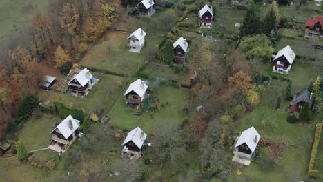 Picturesque-cottages-with-white-rooftops-in-Czech-countryside,-autumn