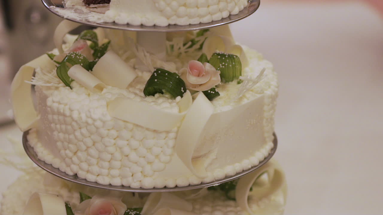 Bolo de Casamento Decorado com Elegância