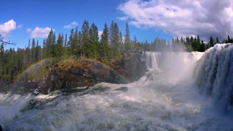 Zeitlupenvideo-Der-Wasserfall-Ristafallet-Im-Westlichen-Teil-Von-Jämtland-Gilt-Als-Einer-Der-Schönsten-Wasserfälle-Schwedens.