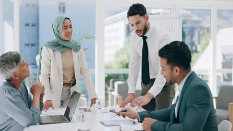 Trabajo-En-Equipo,-Presentación-Y-Gente-De-Negocios.