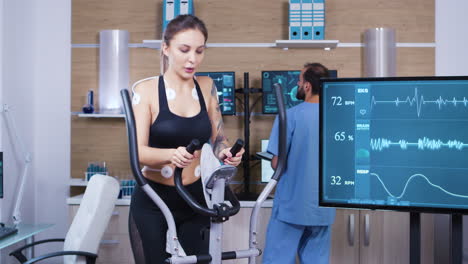 ritmo cardíaco normal de una atleta que corre