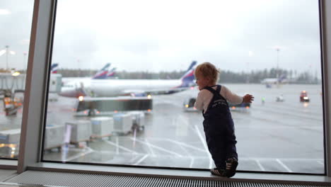 Niño-En-El-Aeropuerto