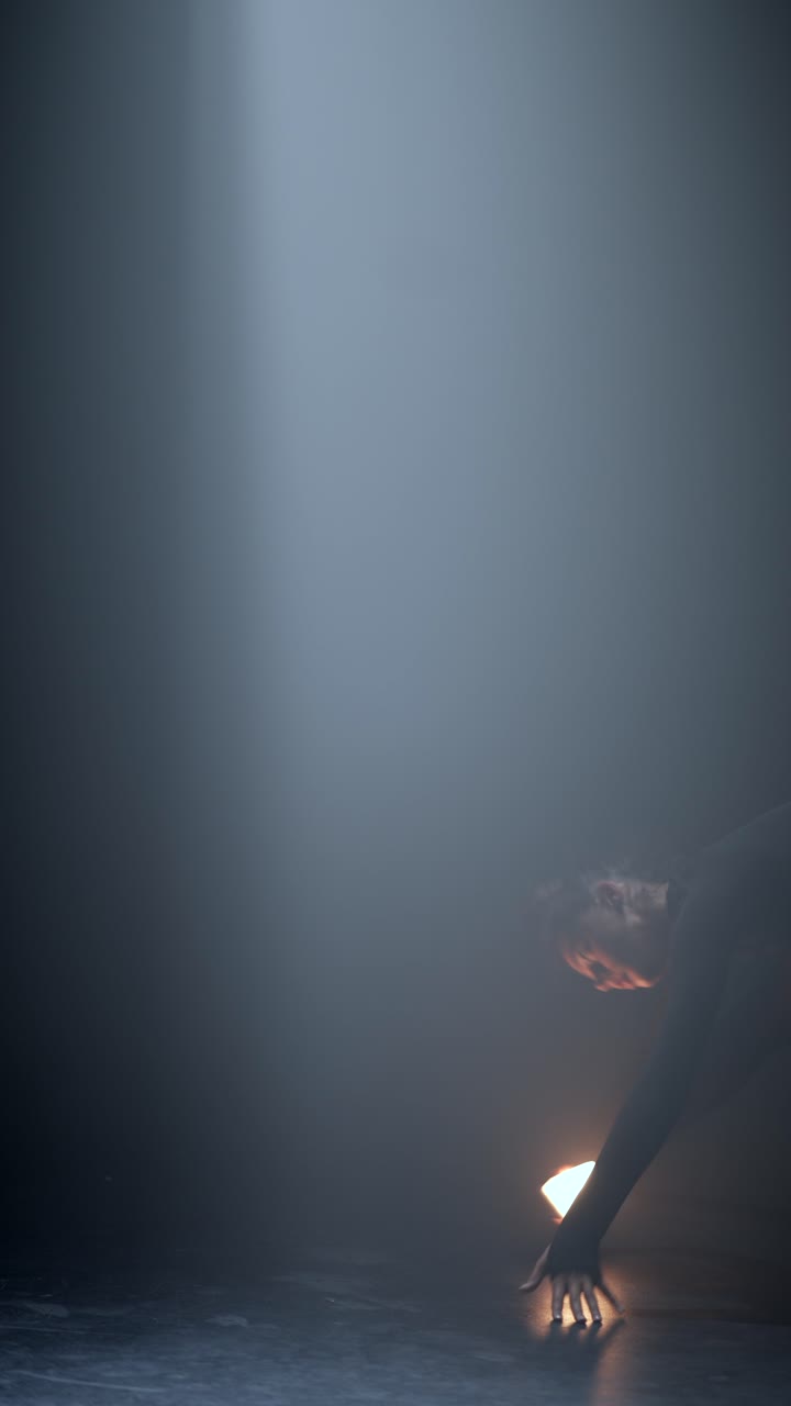 bailarín contemporáneo en una actuación