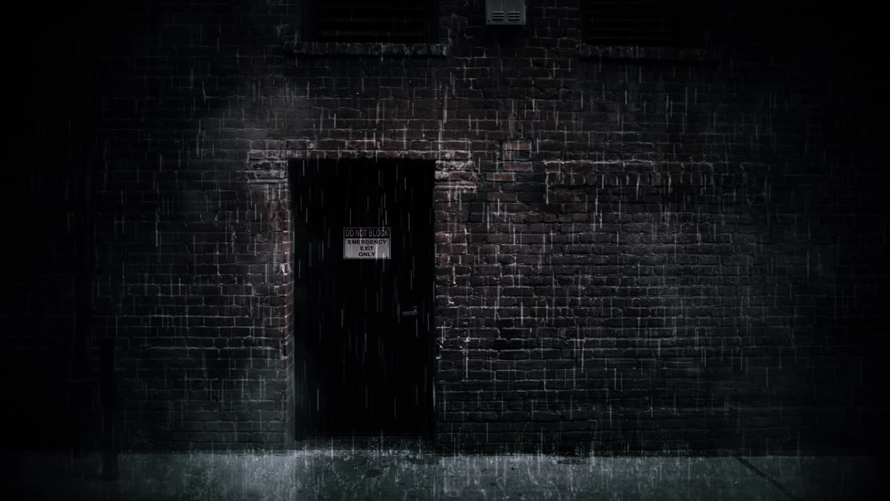 강한 비 도시 벽돌 건물 배경 루프와 상승하는 증기