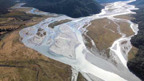 Impresionante-Revelación-Aérea-Del-Hermoso-Paisaje-Panorámico-De-Nueva-Zelanda