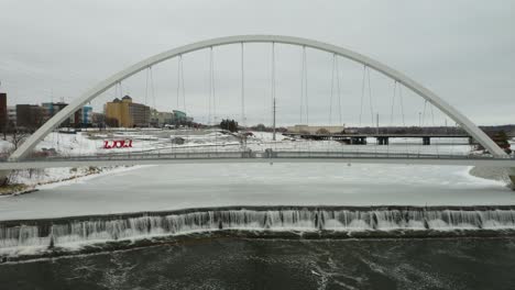 Puente-De-Mujeres-De-Logro-De-Iowa.-Vista-Aérea-Estática