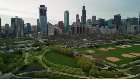 Aerial-Pan-of-Grant-Park-and-Chicago-skyline