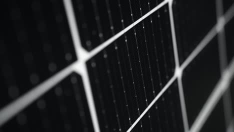 primer plano en movimiento detallado de un panel solar negro