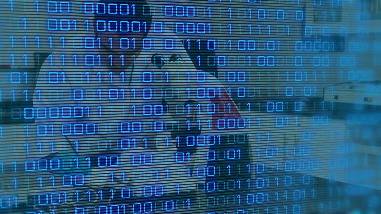 animación de procesamiento de datos sobre científico caucásico masculino usando el microscopio