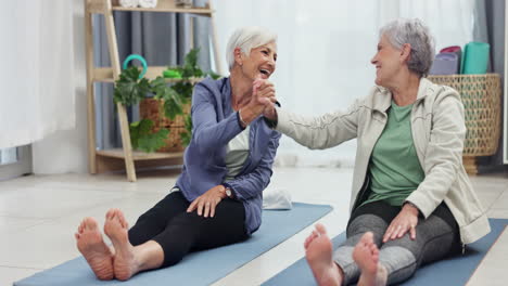 Alte-Frauen,-Freunde-Und-Yoga