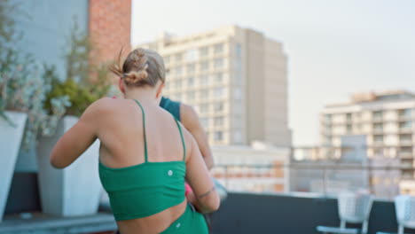 Kickboxen,-Trainingstrainer-Und-Mädchenfitness