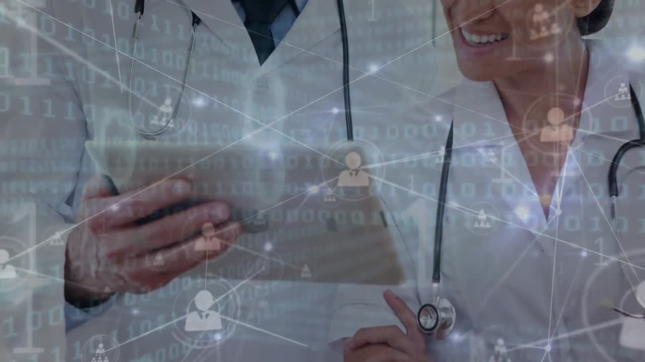 animación de una red de iconos de perfiles sobre diversos médicos masculinos y femeninos utilizando una tableta digital