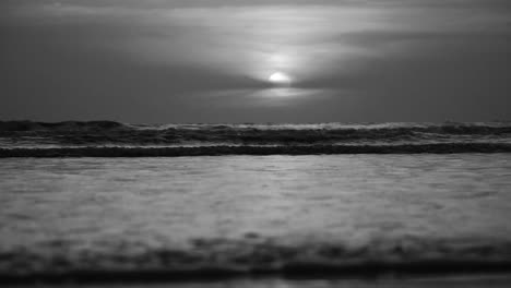 viejas imágenes en blanco y negro de maremotos en la playa, playa relajante