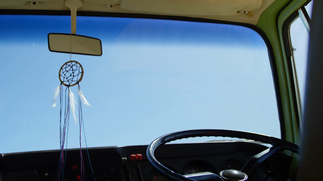 밴 4k에 매달린 밴 펜던트