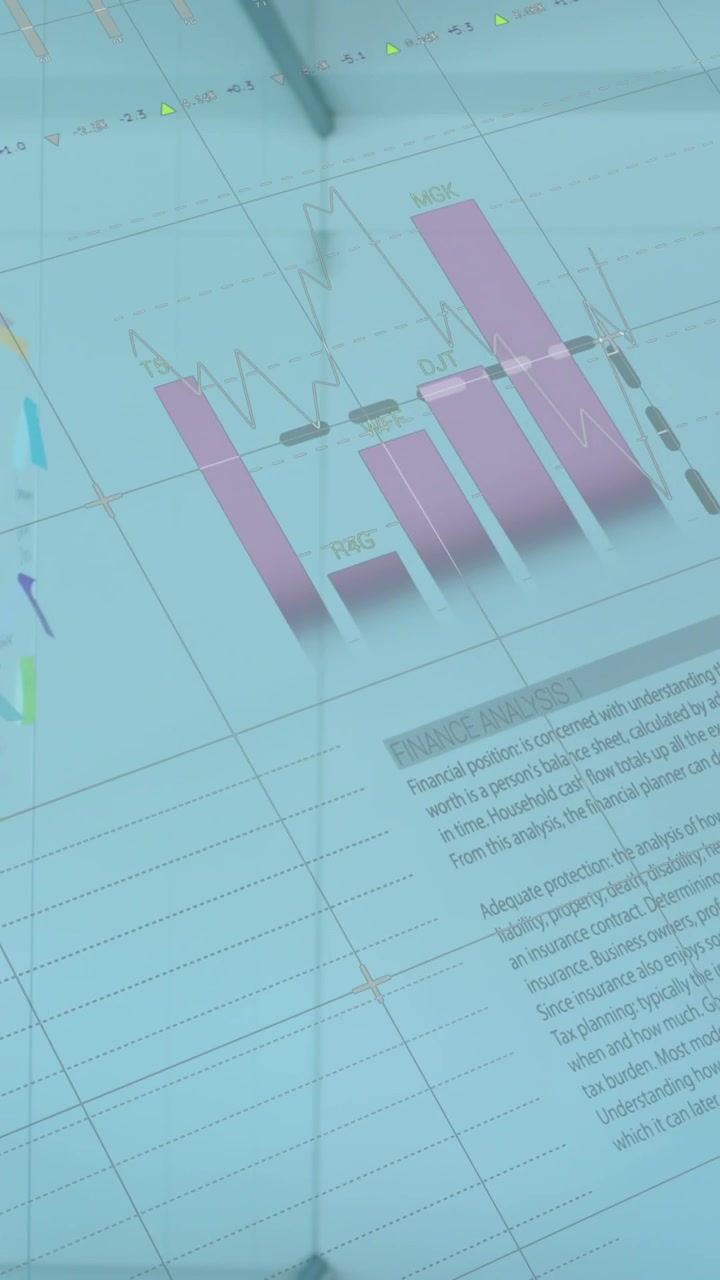 Animation af flerfarvet infografisk interface over et tomt kontorlokale
