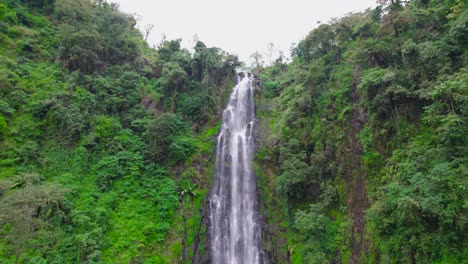 la cascada de materuni es una de las cascadas del río mware en tanzania.