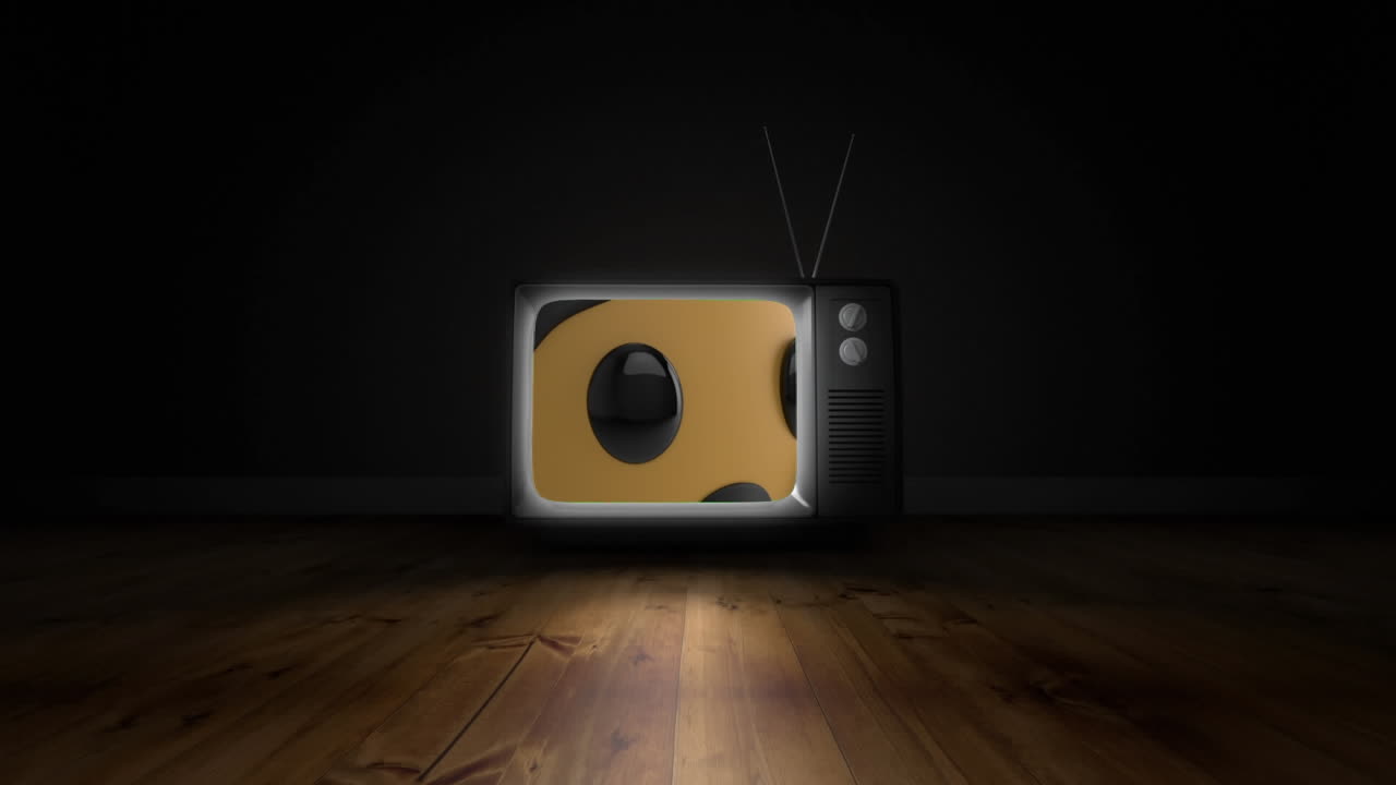 Emoji con faccina che piange sullo schermo di una televisione su una superficie di legno su sfondo nero