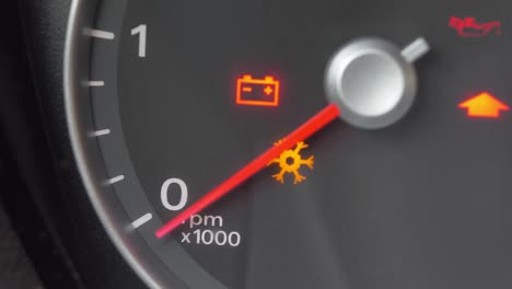 indicador del tacómetro de arranque y parada del automóvil de cerca