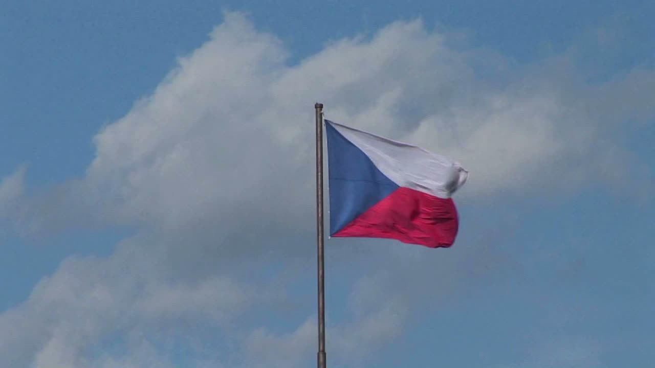 체코 국기가 바람에 펄럭이다