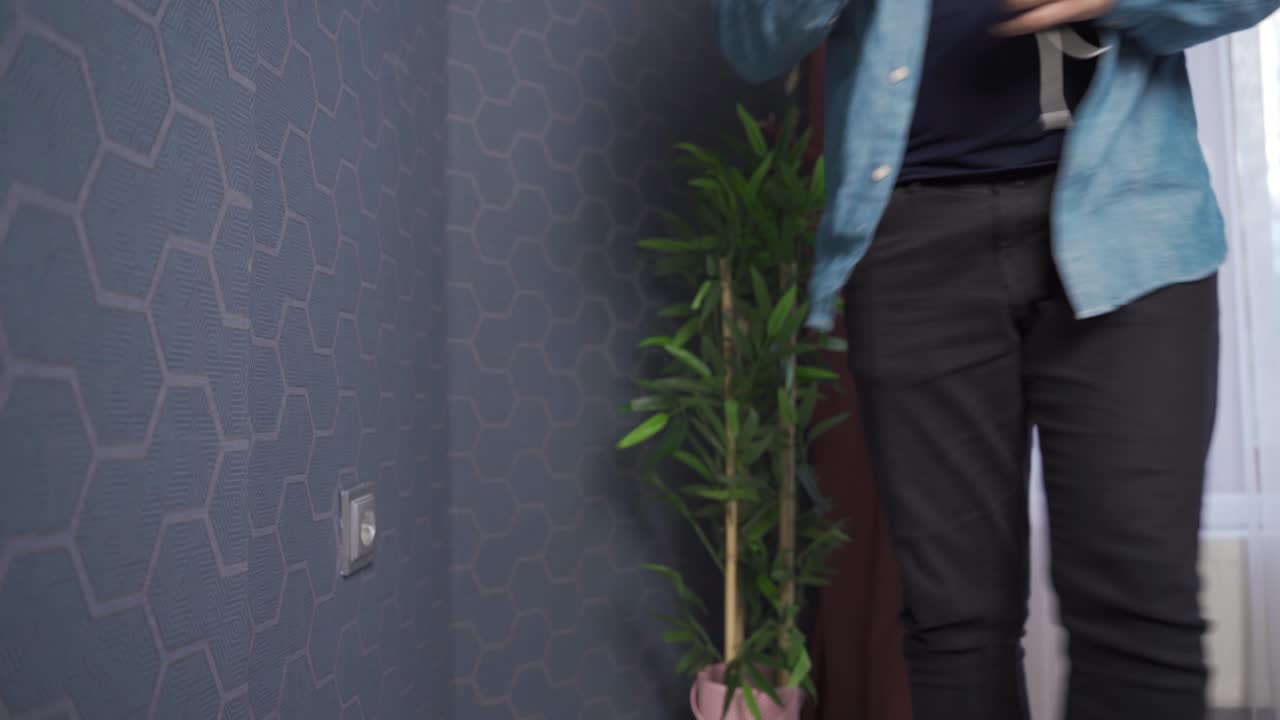 에너지를 절약합니다. 소켓에서 플러그를 꺼내서 돈을 절약합니다.