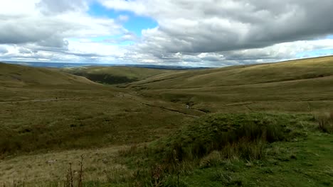 Rolling-hills-in-the-Welsh-Brecon-Beacons