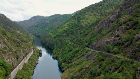 Slowly-Flying-Down-the-River-in-Sil-Canyon-in-Ribeira-Sacra,-Spain