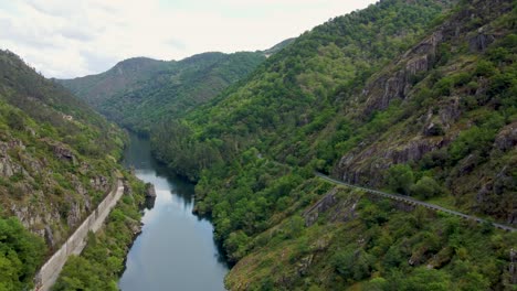 slowly flying down the river in sil canyon in ribeira sacra, spain