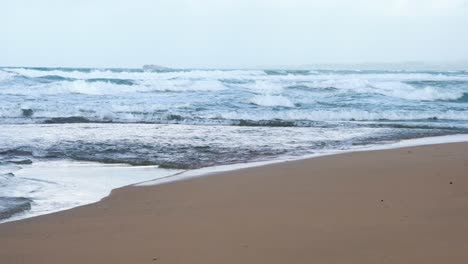 Playa-Chiquita-Beach-in-Panama-Central-America-with-sandy-shore-and-rough-waves,-Handheld-low-shot