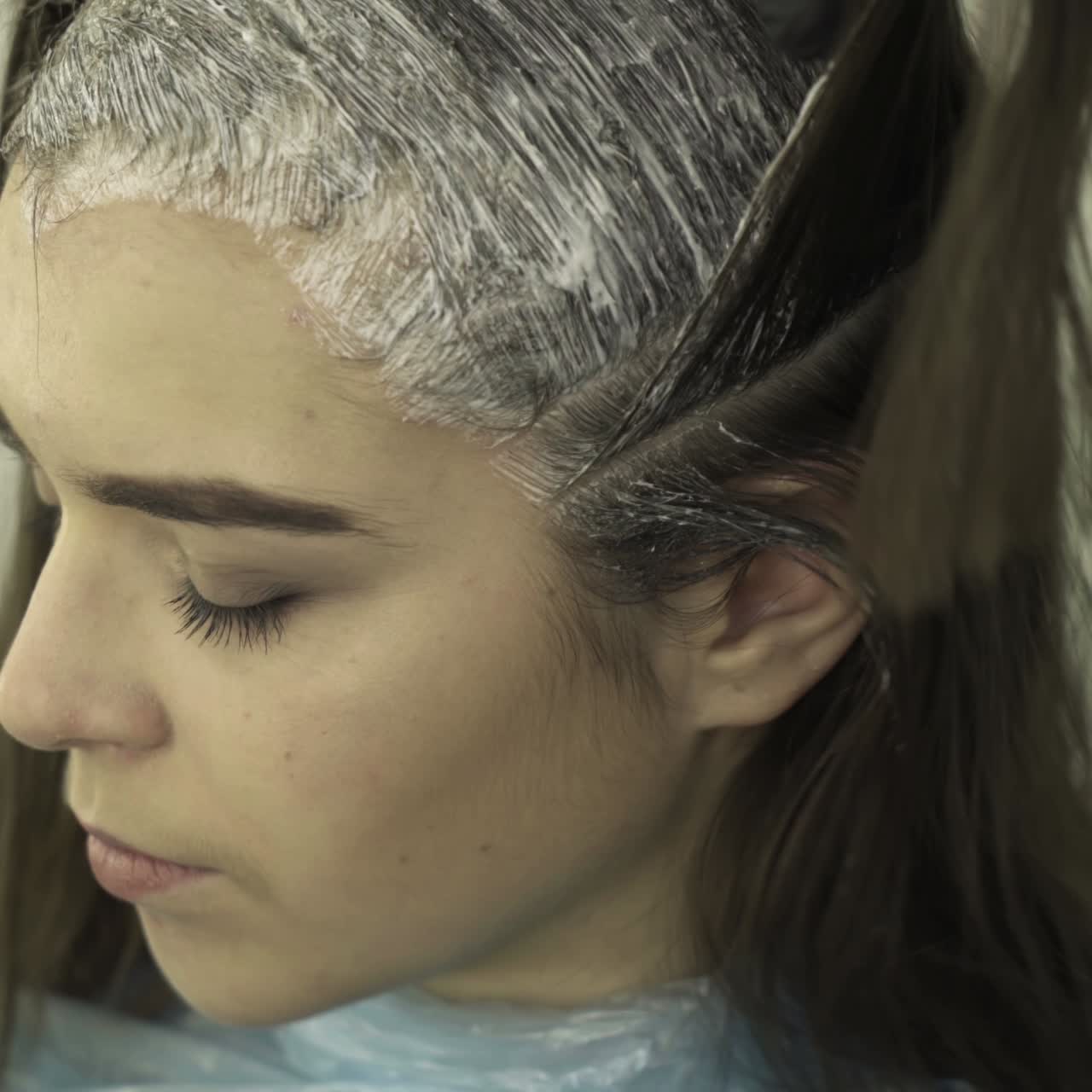 Hair dye cutting in process