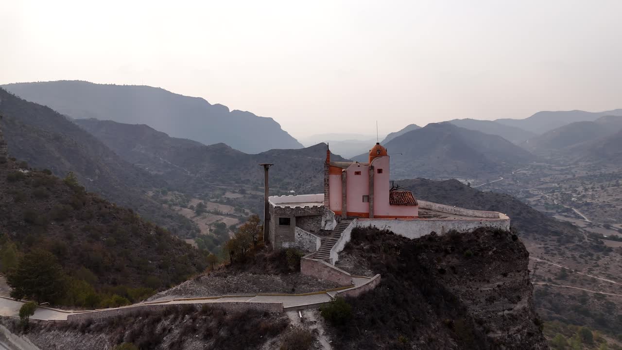 Drone footage of Ixtacamaxtitlan, Corazón de Puebla, showcasing the breathtaking landscapes.