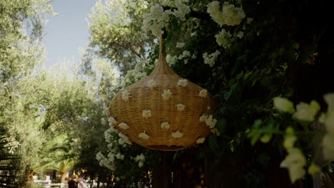 Hanging-basket-with-white-flowers-as-decoration-for-a-wedding