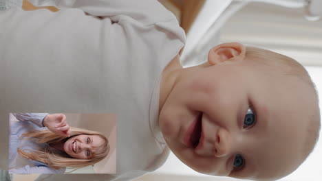 video divertido de bebé hablando con la madre en el teléfono inteligente madre saludando al niño disfrutando de comunicarse con el niño en el video chat en casa orientación vertical