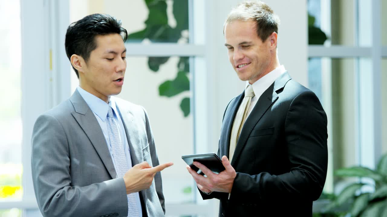 남자 여자 다민족 도시 비즈니스 팀 회의