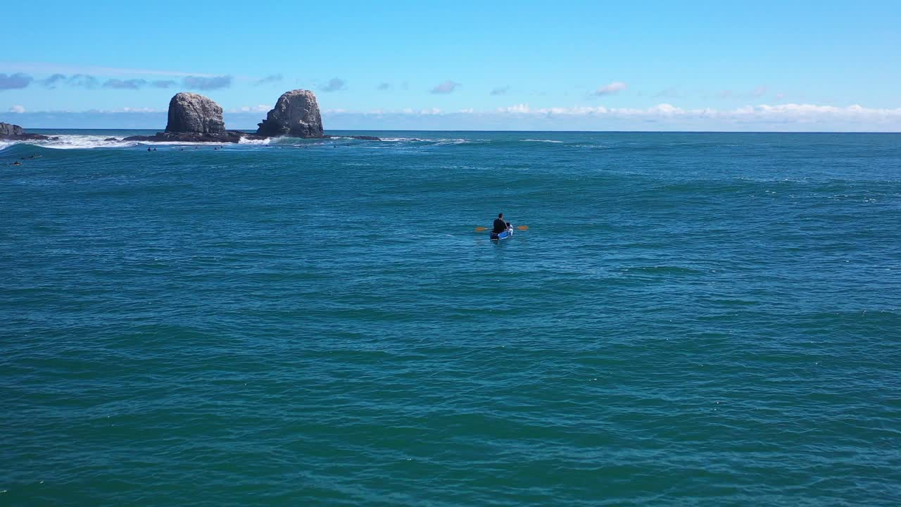 surf en punta de lobos chile día soleado increíble paisaje grabado con pesca con drones y kayak