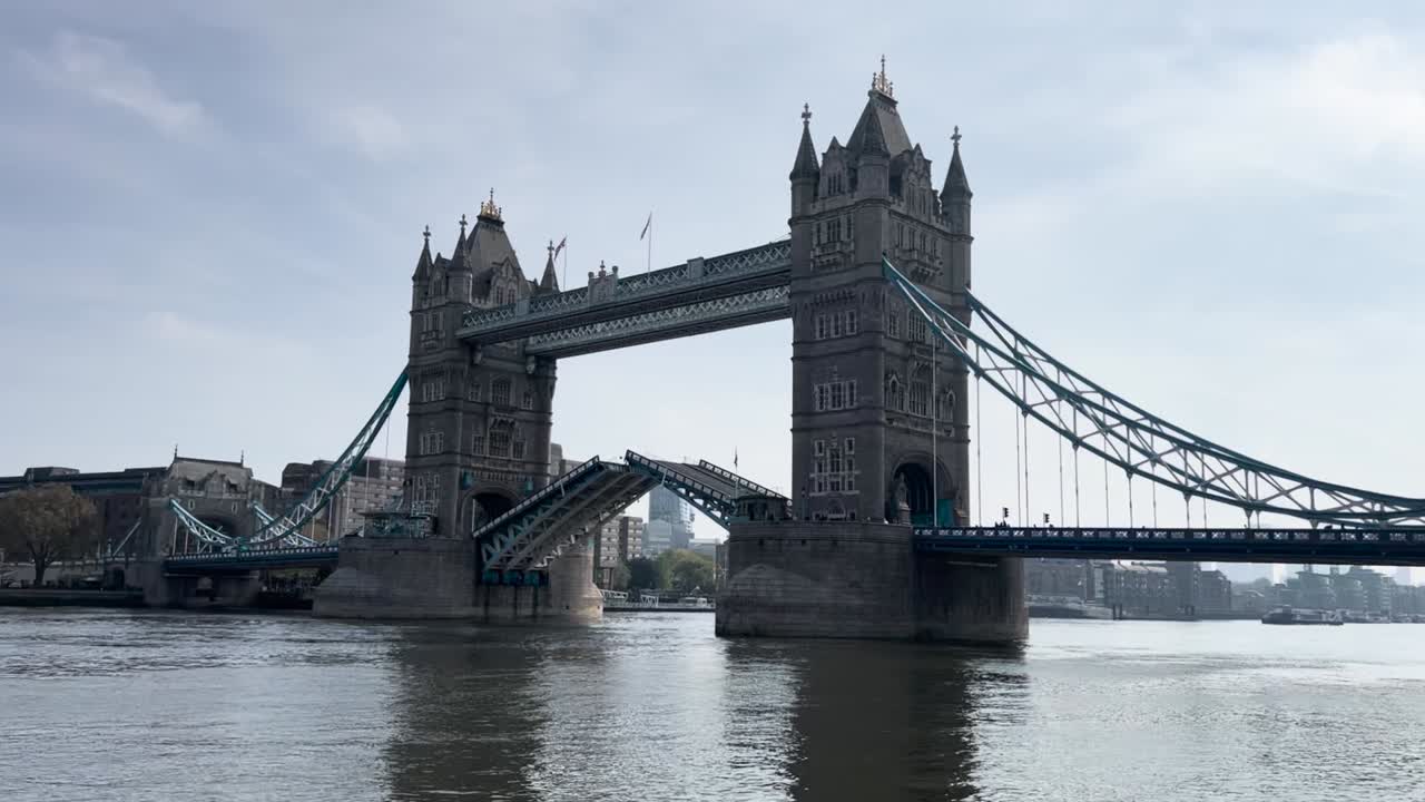 Tower Bridge i London