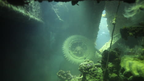 Ss-Thistlegorm-Ist-Eines-Der-Berühmtesten-Wracks-Der-Welt,-Das-Während-Des-Zweiten-Weltkriegs-Militärische-Ausrüstung-Transportierte,-Es-Zieht-Viele-Taucher-Wegen-Der-Menge-An-Fracht-An,-Die-Gesehen-Und-Erkundet-Werden-Kann