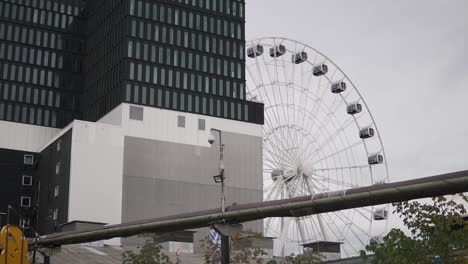 Slow-Motion-Revealing-View-of-Hi-Sky-Ferris-Wheel,-Munich-Germany