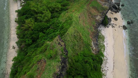 una fotografía aérea sobre la cordillera de la isla de capones, pundaquit, san antonio, zambales, filipinas