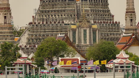 wat arun, bangkok temple exterior