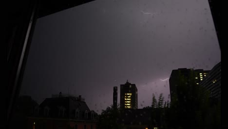 tormenta de verano en zúrich por la noche