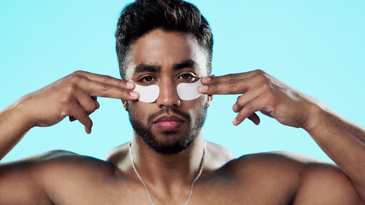 hombre, rostro y belleza parche ocular para antienvejecimiento