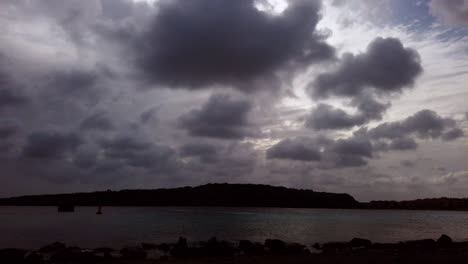 nubes alejándose de nosotros, yendo a su próximo destino