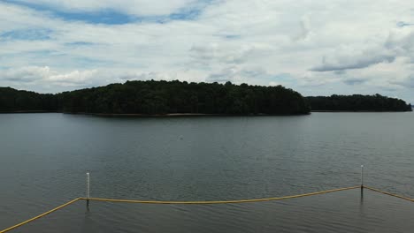 Playa-Del-Parque-Estatal-Baldridge-En-El-Lago-Lanier-En-Cuming,-Georgia