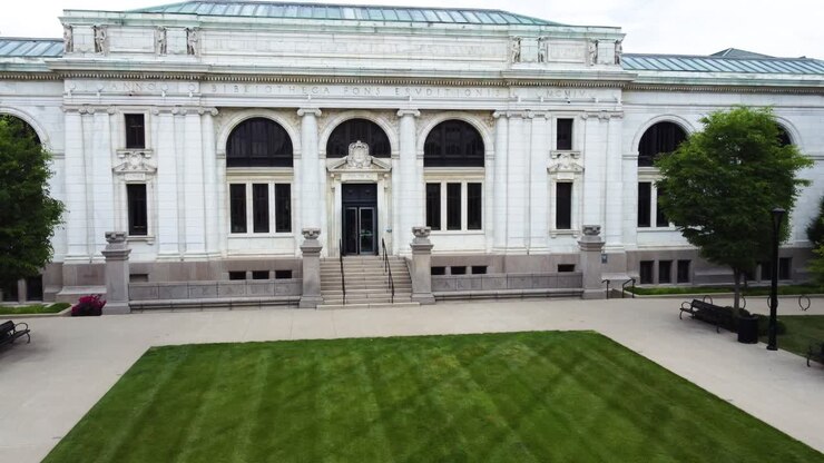 Filiale principale della biblioteca di Columbus, Ohio, nel centro città.