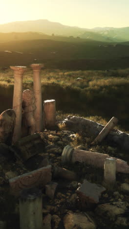 ruinas de un antiguo templo griego al atardecer