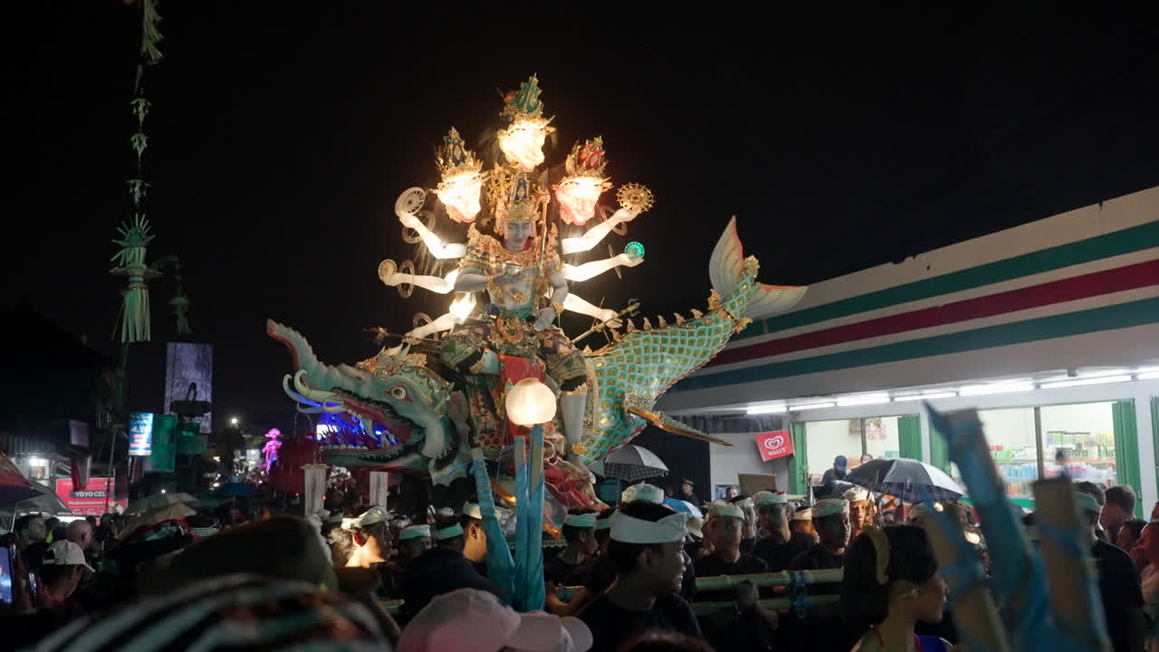 Artistic traditional creations, popular tourism nighttime attraction