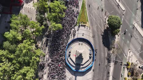 Drones-Capturan-La-Marcha-Del-Día-De-La-Mujer-En-La-Avenida-Reforma-De-La-Ciudad-De-México