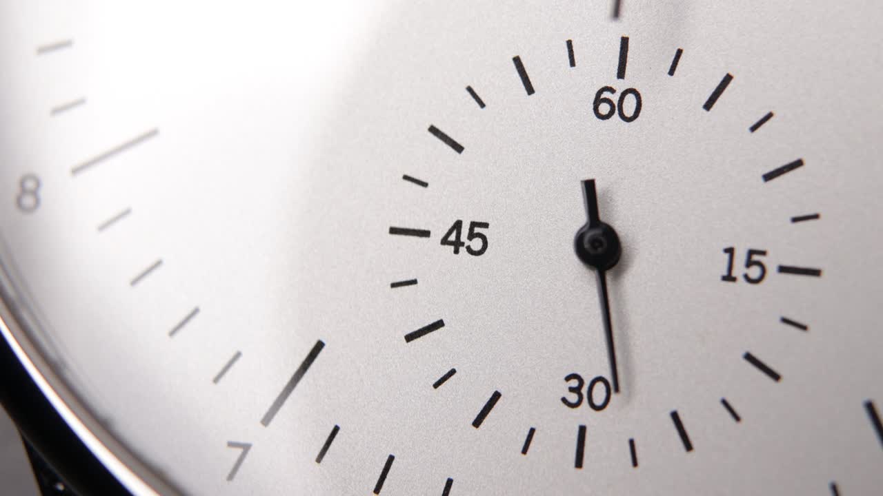 reloj analógico blanco