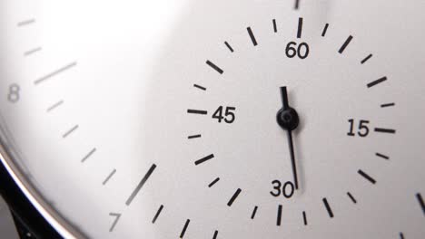 reloj analógico blanco
