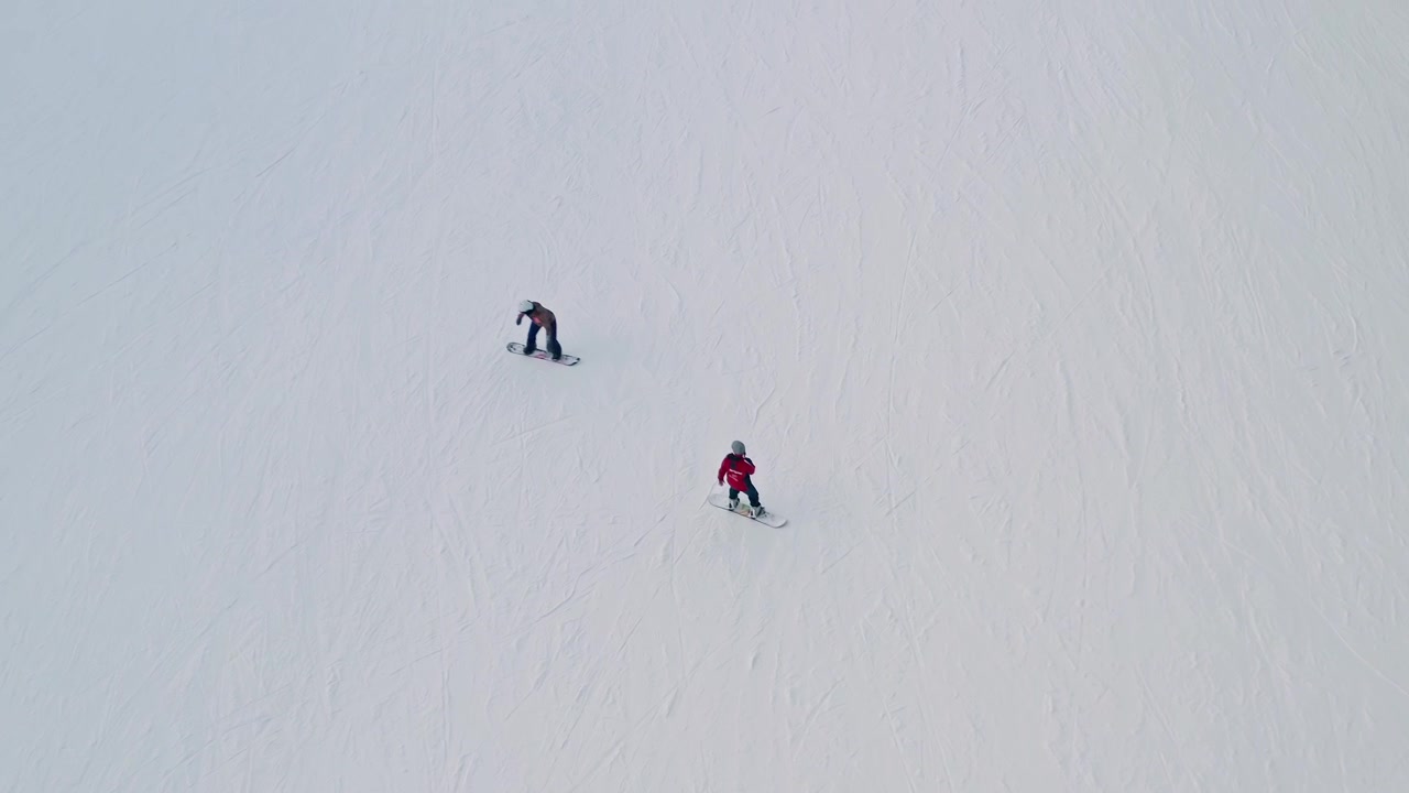 people skiing in the thick snowy trail of Bialy Potok Zima